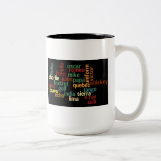 Tasse 2 Couleurs Alphabet phonétique de l'OTAN (arrière - plan