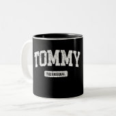 Tasse 2 Couleurs Anniversaire de la Fierté de prénom Tommy (Devant gauche)