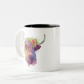 Tasse 2 Couleurs Aquarelle de vache Highland avec couronne de fleur (Devant gauche)