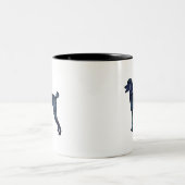 Tasse 2 Couleurs Aquarelle noire de caniche Silhouette (Centre)