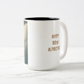 Tasse 2 Couleurs Armée 82e soldat aéroporté (Devant droit)
