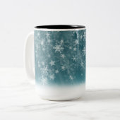 Tasse 2 Couleurs Arrière - plan de flocon d'hiver (Devant gauche)