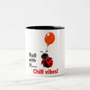 Tasse 2 Couleurs Art de citation coccinelle vibes détendues Roule a