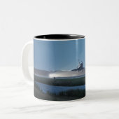 Tasse 2 Couleurs Atterrissage de découverte de navette spatiale - (Devant gauche)