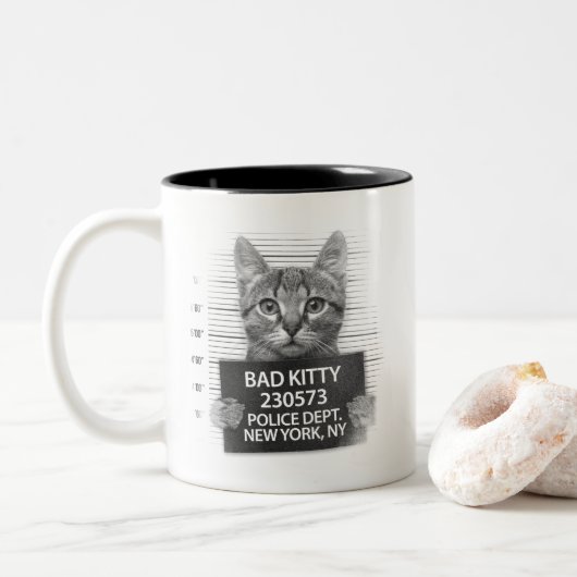 Tasse 2 Couleurs Bad Kitty Chat Police Arrestation Photo Drôle Café (Avec donut)