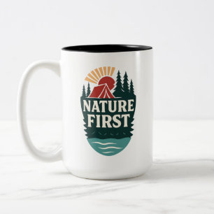 Tasse 2 Couleurs Badge de camping Nature d'abord