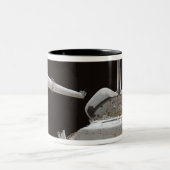 Tasse 2 Couleurs Baie de chargement de Space Shuttle Discovery (Centre)