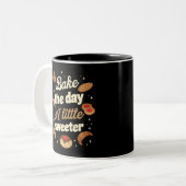 Tasse 2 Couleurs Bake the day a little sweeter (Devant gauche)