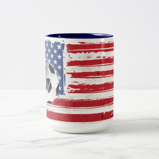 Tasse 2 Couleurs Bal De Football Sur Drapeau Américain (Centre)