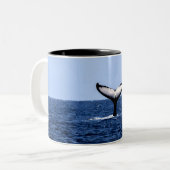 Tasse 2 Couleurs Baleine à bosse en océan (Devant gauche)