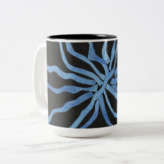 Tasse 2 Couleurs Bandes bleues entrelacées sur fond noir