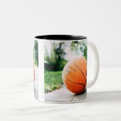 Tasse 2 Couleurs Basket-ball cadeau (Devant droit)