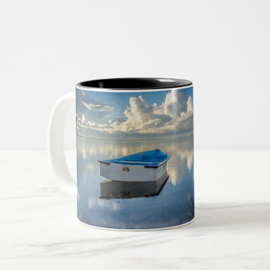 Tasse 2 Couleurs Bateau de rangée sur l'eau (Devant gauche)
