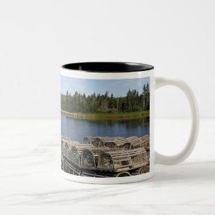 Tasse 2 Couleurs Bateau homardier, Mushaboom, Nouvelle-Écosse, Cana