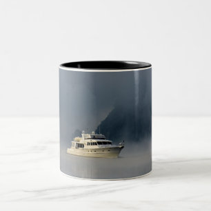 Tasse 2 Couleurs Bateau le matin brumeux