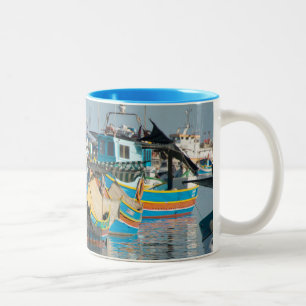 Tasse 2 Couleurs Bateaux de pêche maltais Marsaxlokk à Malte