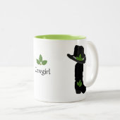 Tasse 2 Couleurs Bay Leaf, Cowgirl Black Casquette & Boot (Devant droit)