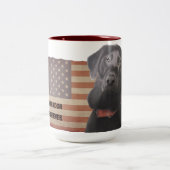 Tasse 2 Couleurs Beau Labrador Retriever American Flag (Centre)