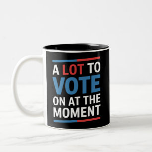 Tasse 2 Couleurs Beaucoup à voter en ce moment drôle Kamala 2024