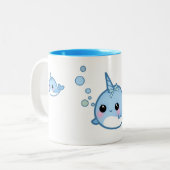 Tasse 2 Couleurs Bébé mignon de kawaii narwhal (Devant gauche)