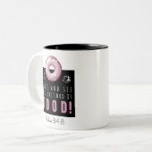 Tasse 2 Couleurs Belle Bible Verse Psaume 34:8 avec Doughnut rose (Devant gauche)