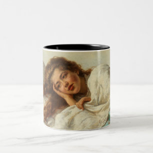 Tasse 2 Couleurs Belle fille qui ment au lit avec les cheveux rouge