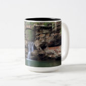 Tasse 2 Couleurs Belle Hocking Hills Cascade Iconique (Devant droit)