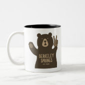 Tasse 2 Couleurs Berkeley Springs West Virginia Peace Bear (Gauche)