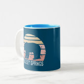 Tasse 2 Couleurs Berkeley Springs West Virginia Retro Bear (Devant gauche)