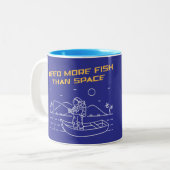 Tasse 2 Couleurs Besoin De Plus De Poisson Que D'Espace 2 (Devant gauche)