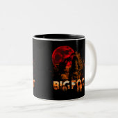Tasse 2 Couleurs BigFoot Mountain Man Sasquatch (Devant droit)