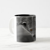 Tasse 2 Couleurs Binturong Vous Regardant (Devant gauche)