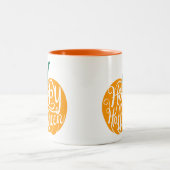 Tasse 2 Couleurs Bonne lettre Halloween sur citrouille sculpté (Centre)