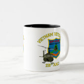 Tasse 2 Couleurs Boomerangs Vietnam (Ver 1) (Devant droit)