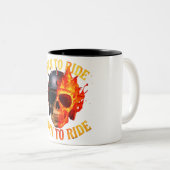 Tasse 2 Couleurs Born to Ride Flaming Skull Helmet (Devant droit)