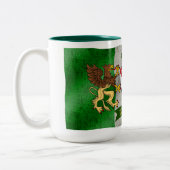 Tasse 2 Couleurs Bouclier irlandais Clarke avec drapeau en détresse (Gauche)