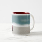 Tasse 2 Couleurs Boule de Bocce sur la plage (Devant droit)