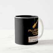 Tasse 2 Couleurs Branchez-vous aux audiophiles audio analogiques (Devant droit)