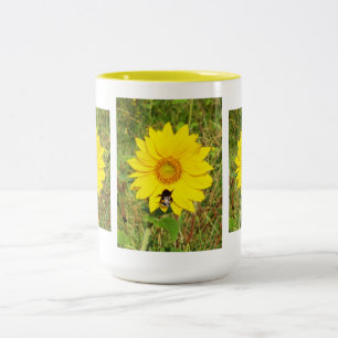 Tasse 2 Couleurs Bumble abeille sur un tournesol
