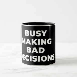 TASSE 2 COULEURS BUSY FAISANT DE MAUVAISES DÉCISIONS - ARME SARCAST