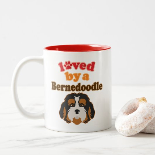 Tasse 2 Couleurs Cadeau Amoureux des chiens Bernedoodle (Avec donut)