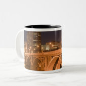 Tasse 2 Couleurs Canada, Saskatchewan, Saskatoon: Broadway (Devant gauche)