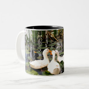 Tasse 2 Couleurs Canards blancs, caleçons, cattails, lac