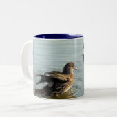 Tasse 2 Couleurs Canards de mandarine de poursuite (Devant gauche)