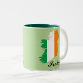 Tasse 2 Couleurs Carte du drapeau irlandais (Devant droit)