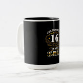 Tasse 2 Couleurs Célébrer 16 Ans D'Être Étonnant (Devant gauche)