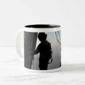 Tasse 2 Couleurs Chargeur de la Force aérienne américaine (Devant gauche)