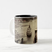 Tasse 2 Couleurs Charlevoix, Michigan, Showriver et Harbour (Devant gauche)