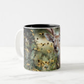 Tasse 2 Couleurs Chasse au cerf de Whitetail Buck (Devant gauche)