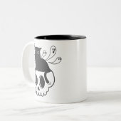 Tasse 2 Couleurs Chat noir en chemise crâne Éffrayante mignonne Hal (Devant gauche)